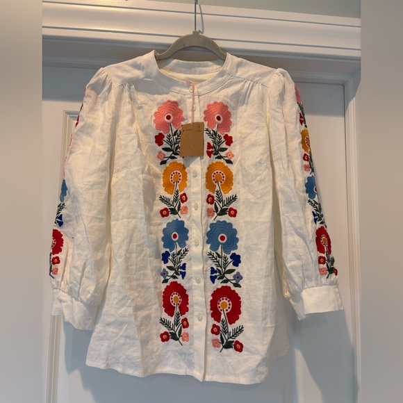 Boden Tops - Boden top NWT Alicia linen top
White Embroidered Floral top US 8 current
